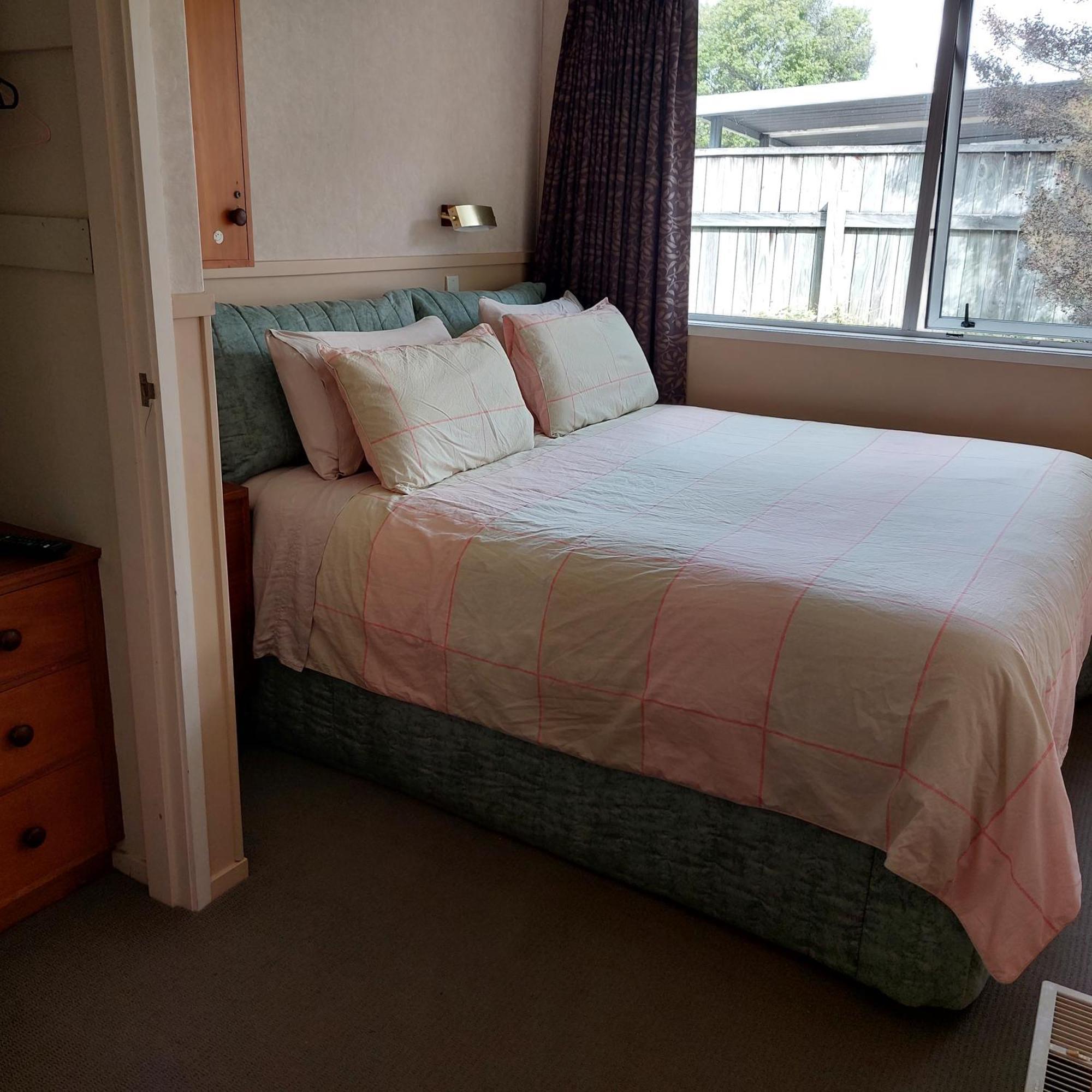 Bed And Breakfast Happy Home Taupo Accommodation Ngoại thất bức ảnh