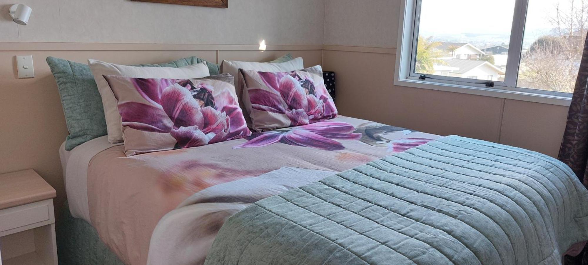 Bed And Breakfast Happy Home Taupo Accommodation Ngoại thất bức ảnh